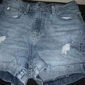 Denim Levi’s mom shorts